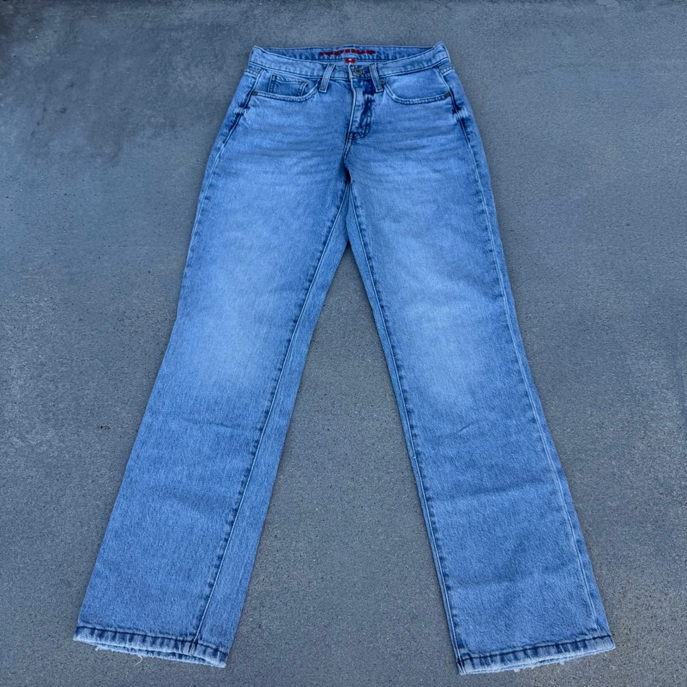 Classic Straight-Leg Women's Jeans in Light Blue